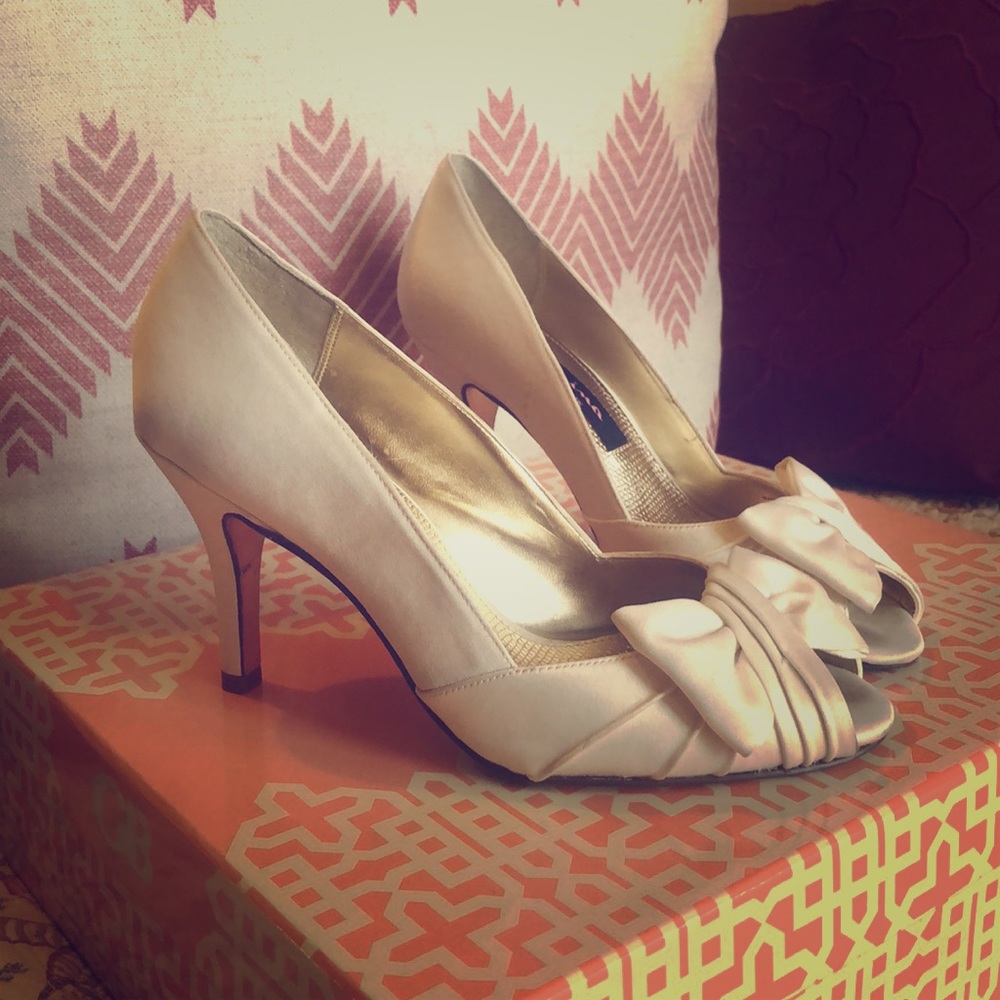 Classic Satin Peep Toe Ivory Bridal Pumps